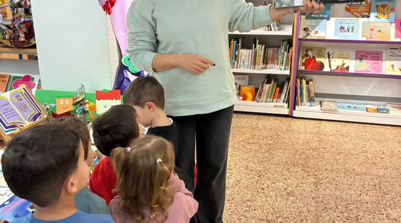 📚✨ El col·le visita la Biblioteca Infantil.