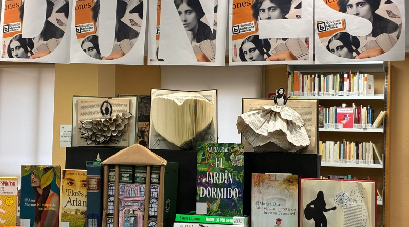 La Biblioteca celebra el Día de la Mujer 📚✨ La Biblioteca celebra el Día de la Mujer 📚✨